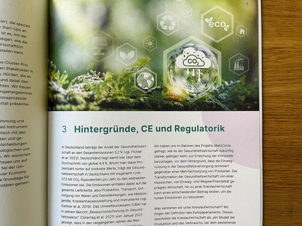 Die Broschhüre zeigt die Seite mit dem Kapitel zum Thema CE und Regulatorik